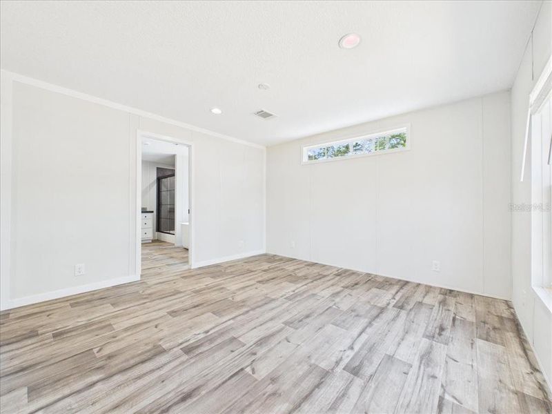 Spacious, unfurnished interior of a new home in , Hawthorne (Image 14).
