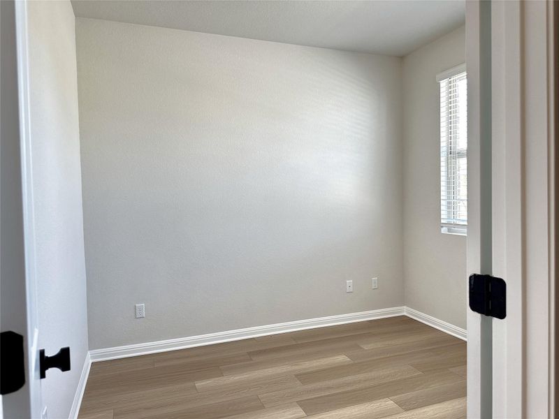 Image 20 of a home in The Colony 50s.