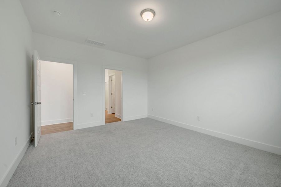 Spacious, unfurnished interior of a new home in Fox Field Farms, Broadway (Image 23).