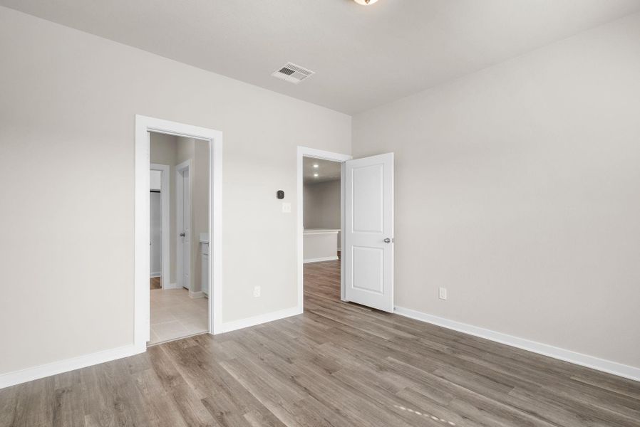 Spacious, unfurnished interior of a new home in Creekhaven, Rosharon (Image 13). Spacious, unfurnished interior of a new home in Creekhaven, Rosharon (Image 13).