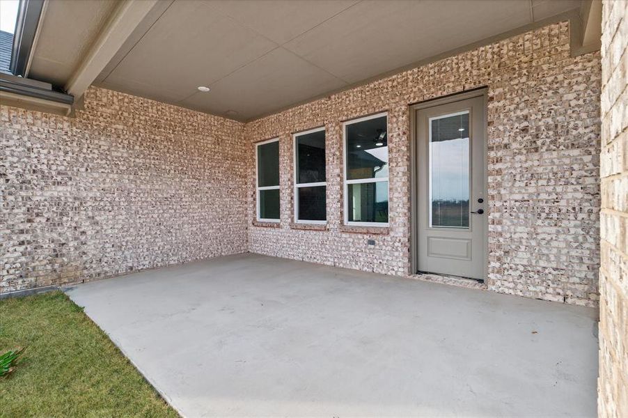 Exterior details and patio area of a home in , Celeste (Image 26).
