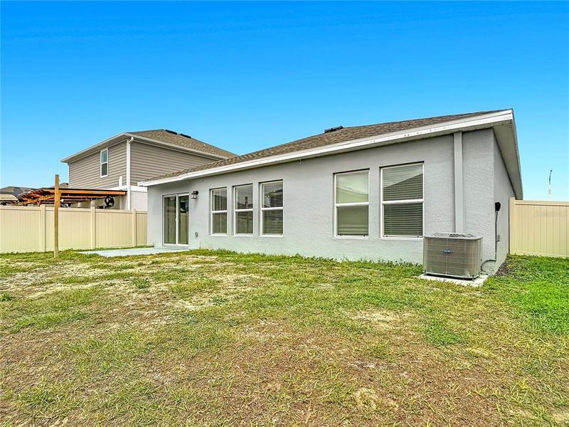 Exterior details and patio area of a home in , Haines City (Image 4).