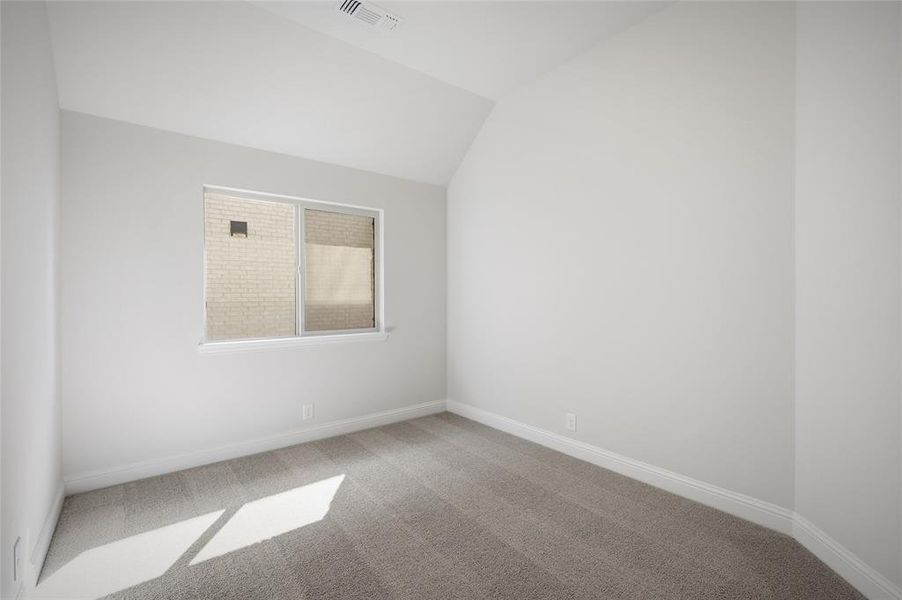 Spacious, unfurnished interior of a new home in Meadow Vista, Anna (Image 29).