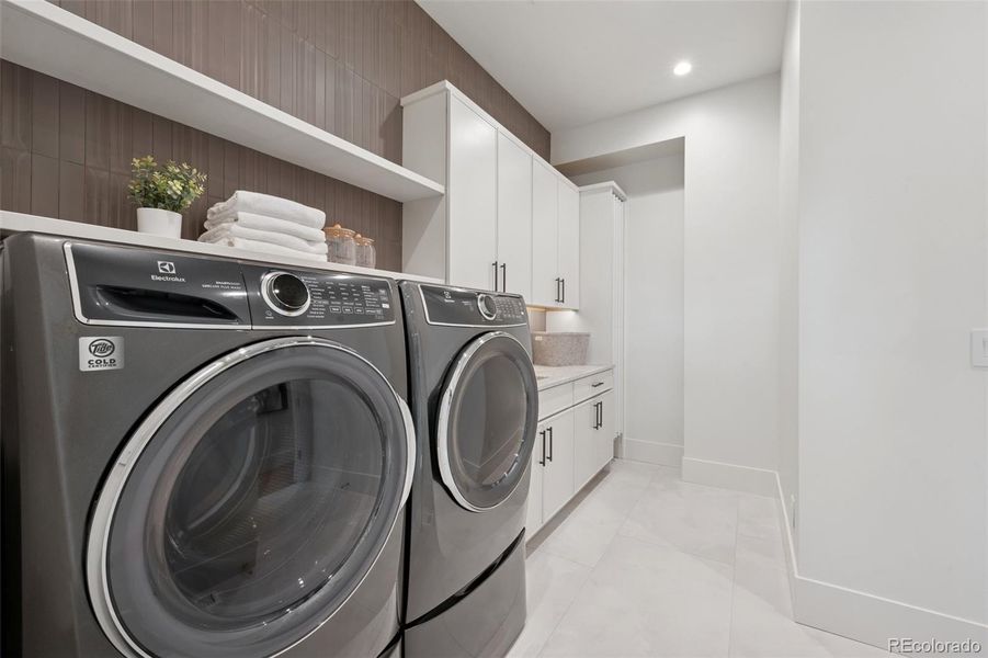 Furnished interior view inside a new home in , Monument (Image 30).