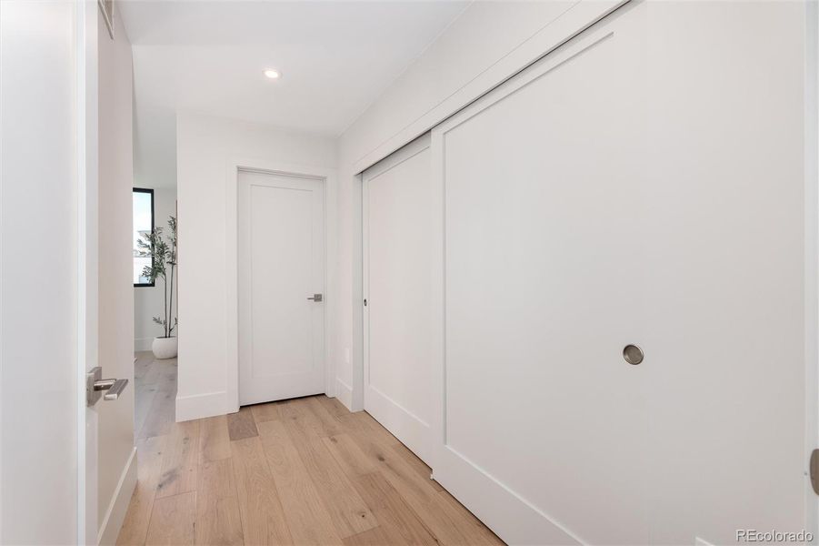 Dual Closets in Primary