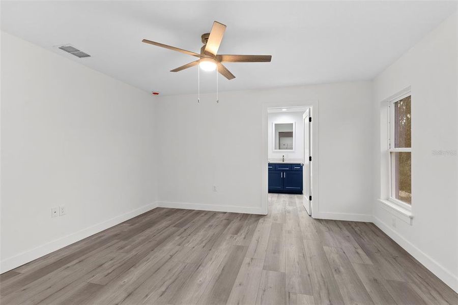 Spacious, unfurnished interior of a new home in , Lakeland (Image 26).