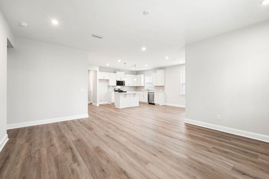 Spacious, unfurnished interior of a new home in Salem Bay, Beaufort (Image 14).