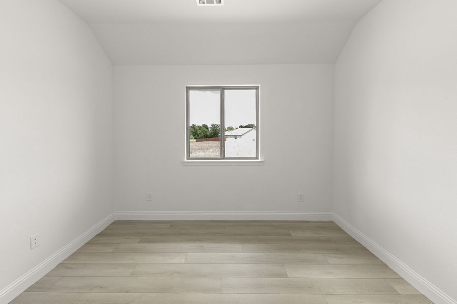 Spacious, unfurnished interior of a new home in Keeneland, Aubrey (Image 39).