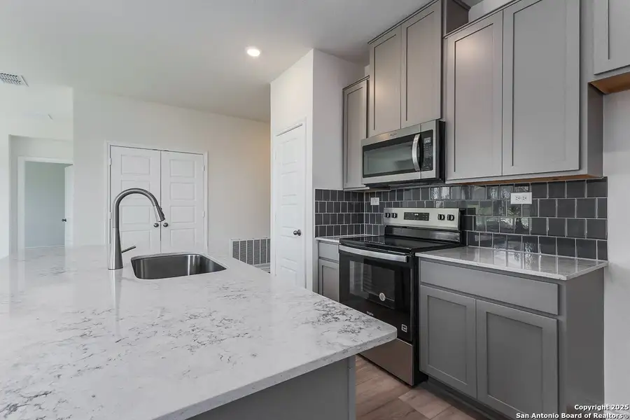 Furnished interior view inside a new home in Shoreline Park - Classic Collection, Boerne (Image 5). Furnished interior view inside a new home in Shoreline Park - Classic Collection, Boerne (Image 5).