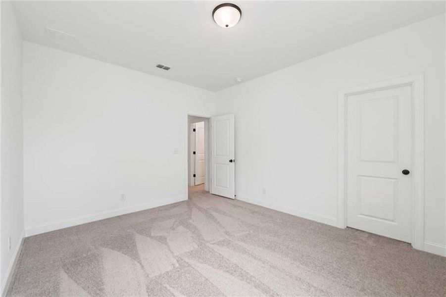 Spacious, unfurnished interior of a new home in East Harbor II at Chestatee, Dawsonville (Image 34).