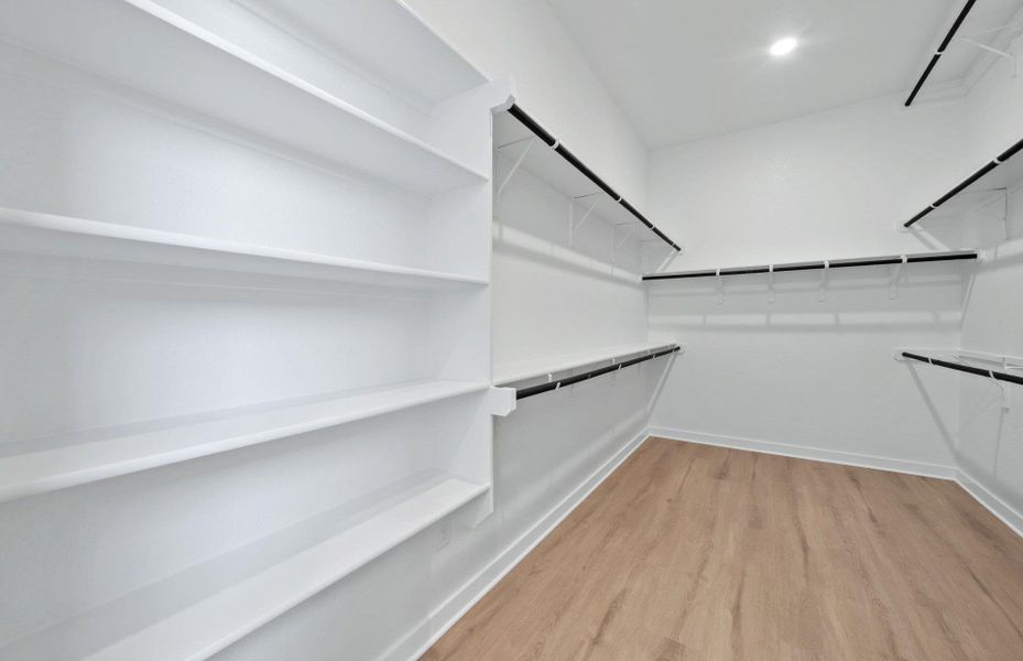 Spacious, unfurnished interior of a new home in 6 Creeks, Kyle (Image 17).