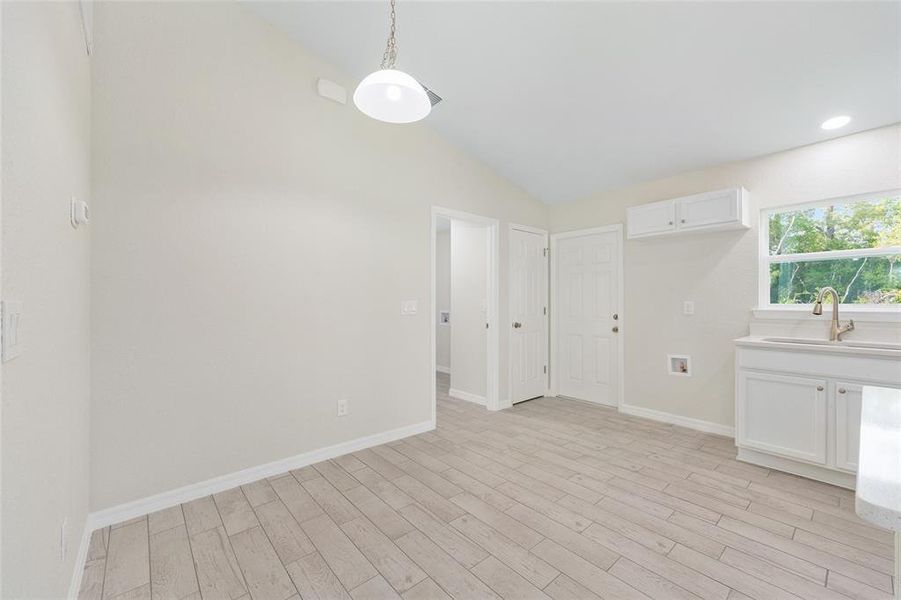 Spacious, unfurnished interior of a new home in , Ocala (Image 27).