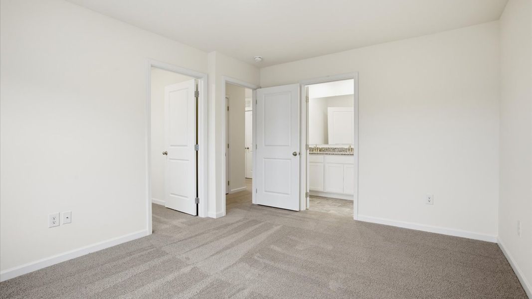 Spacious, unfurnished interior of a new home in Cherokee Crossing, Kodak (Image 17).