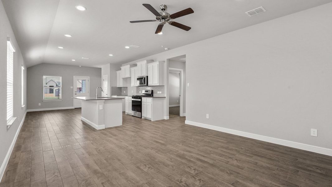 Spacious, unfurnished interior of a new home in The Hills at Reunion, Newark (Image 26).
