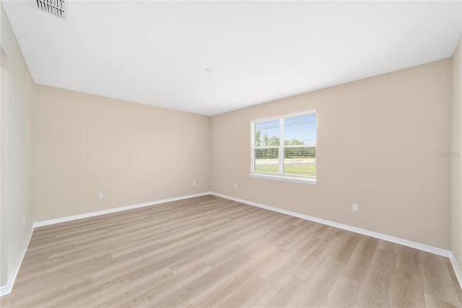 Spacious, unfurnished interior of a new home in , Ocala (Image 31).