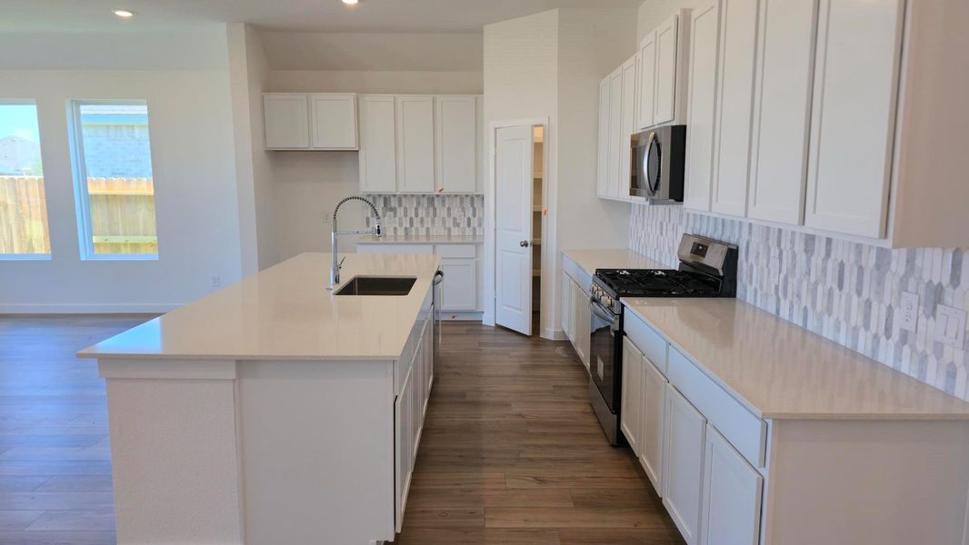 Furnished interior view inside a new home in Lago Mar, Texas City (Image 5).