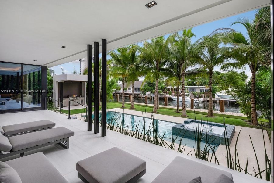 Community amenities in , North Miami (Image 35).