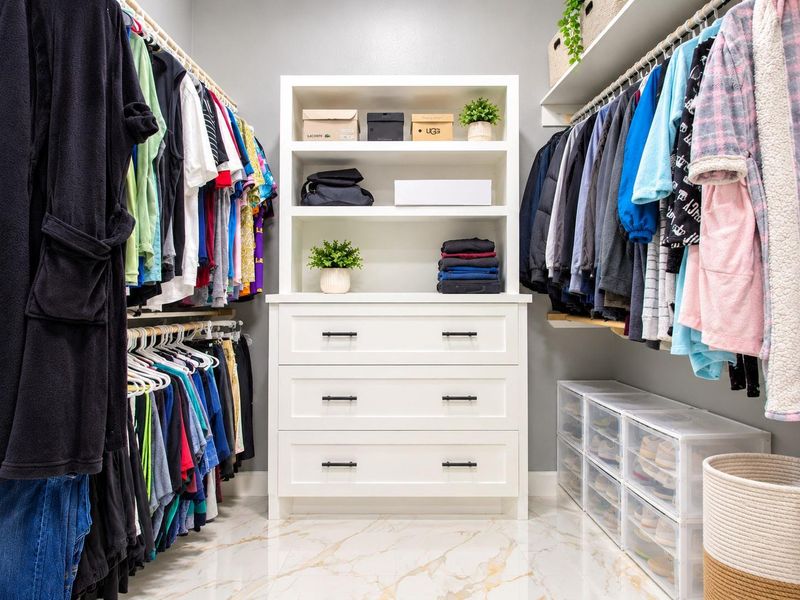 His and Hers closet! His and Hers closet!