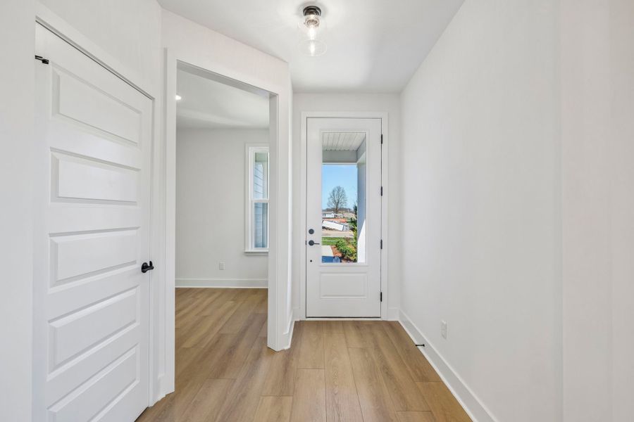 Spacious, unfurnished interior of a new home in Del Webb Barton Village, Lebanon (Image 36).