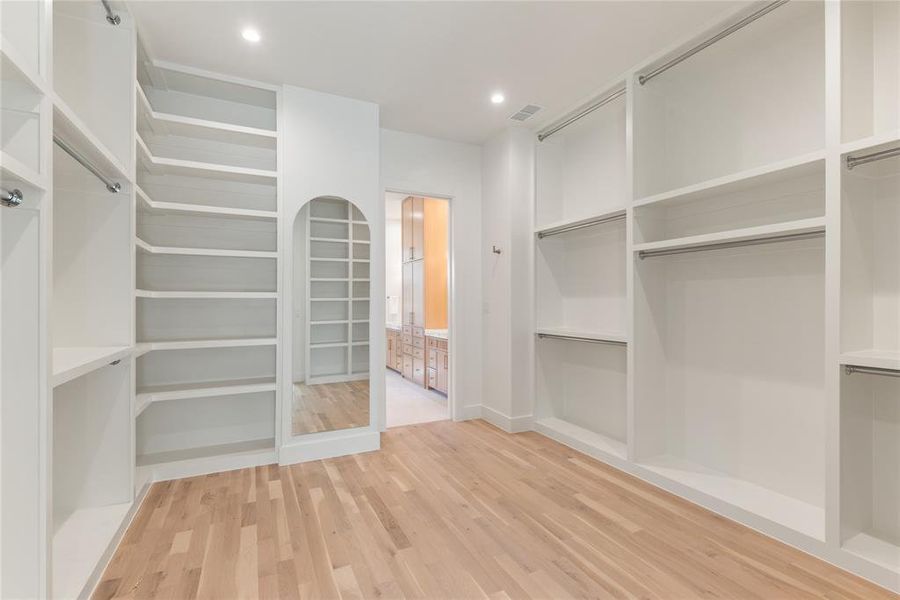 Spacious, unfurnished interior of a new home in , Dallas (Image 24).