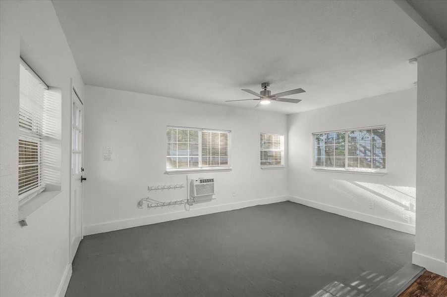 Spacious, unfurnished interior of a new home in , Granbury (Image 25). Spacious, unfurnished interior of a new home in , Granbury (Image 25).