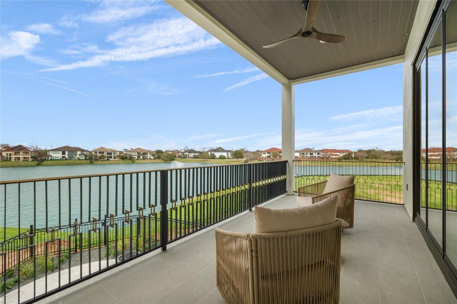 Exterior details and patio area of a home in Monet Estates, Sugar Land (Image 25).