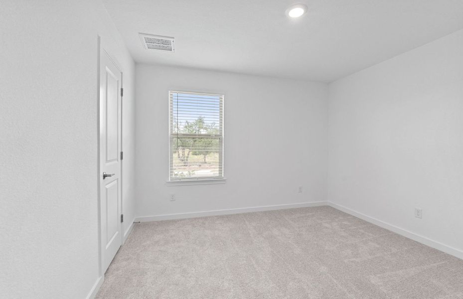 Spacious, unfurnished interior of a new home in Wolf Ranch, Georgetown (Image 40).