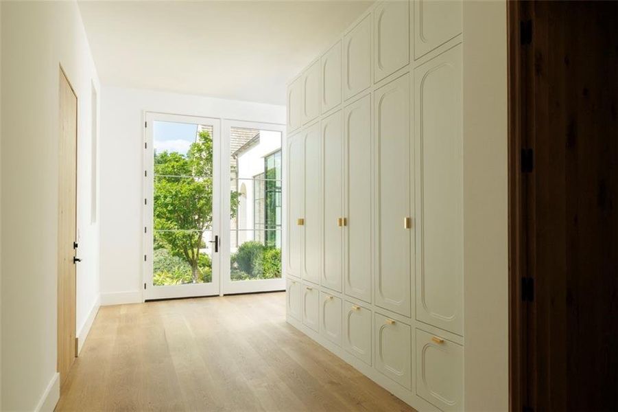 Spacious, unfurnished interior of a new home in , Atlanta (Image 8).