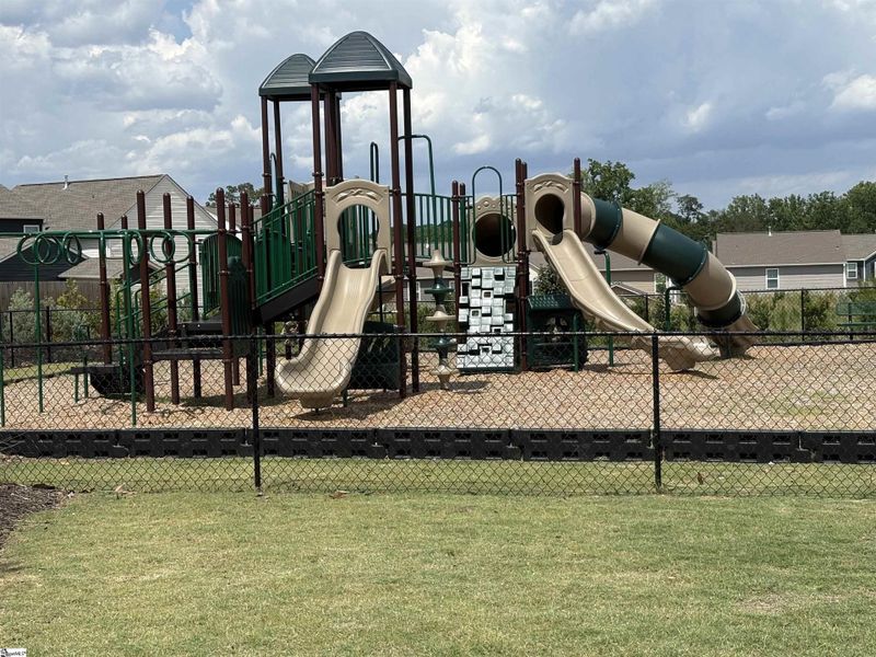 Community amenities in Hazelwood, Boiling Springs (Image 20).
