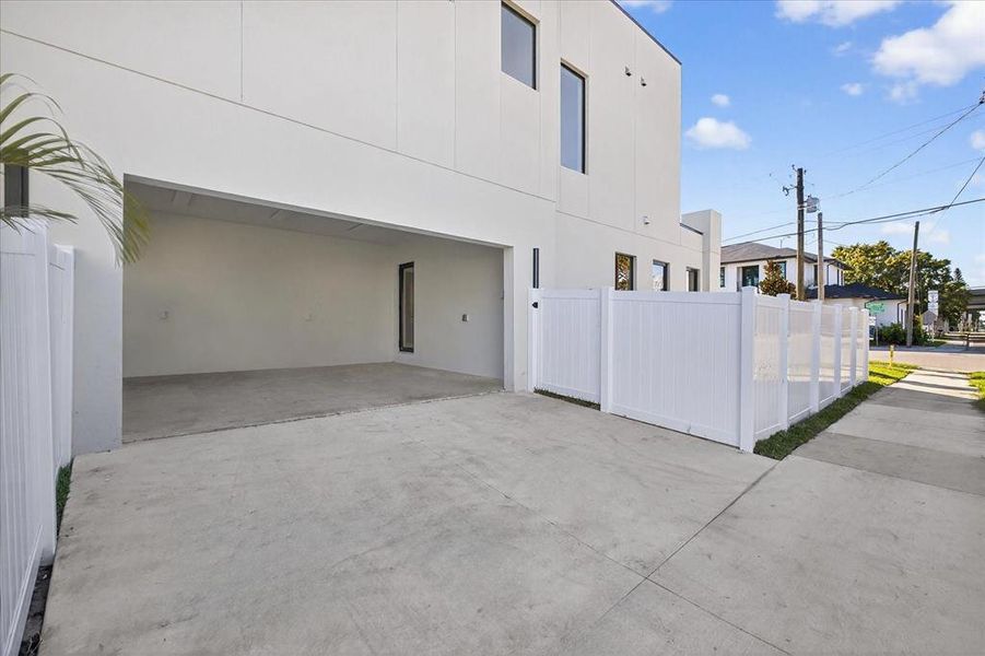 Exterior details and patio area of a home in , Tampa (Image 40).
