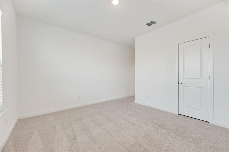 Spacious, unfurnished interior of a new home in Solterra, Mesquite (Image 20).