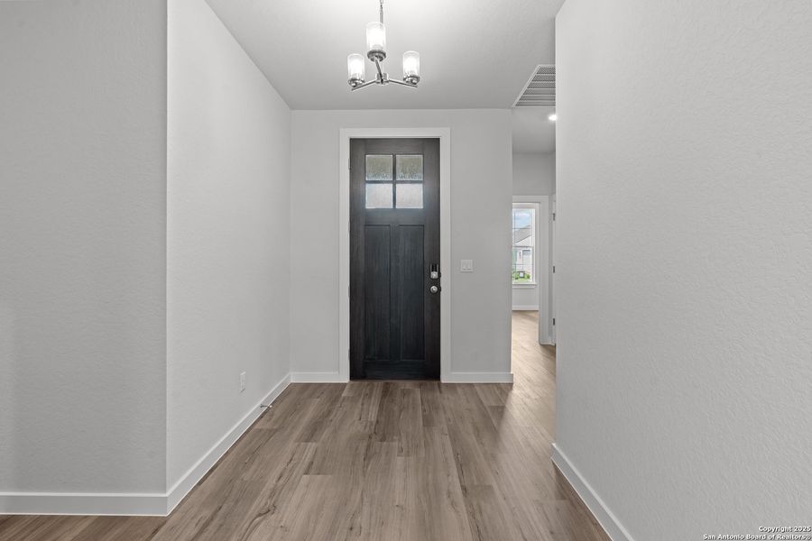 Spacious, unfurnished interior of a new home in Weltner Farms 50’s, New Braunfels (Image 27).