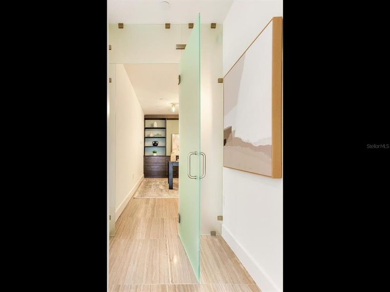 Spacious, unfurnished interior of a new home in , Tampa (Image 26).
