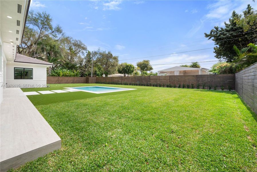 Exterior details and patio area of a home in , Miami (Image 4).