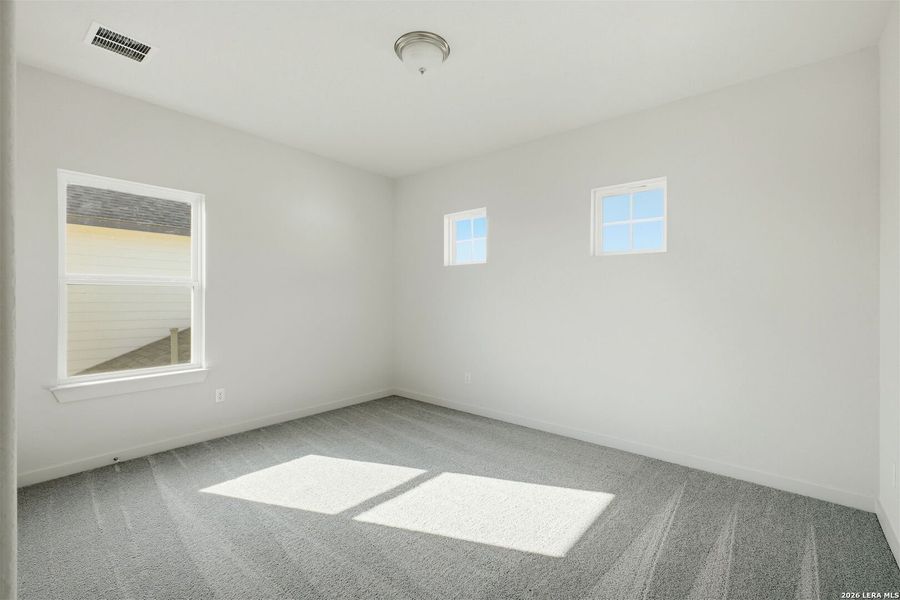 Spacious, unfurnished interior of a new home in Rhine Valley, Schertz (Image 12).