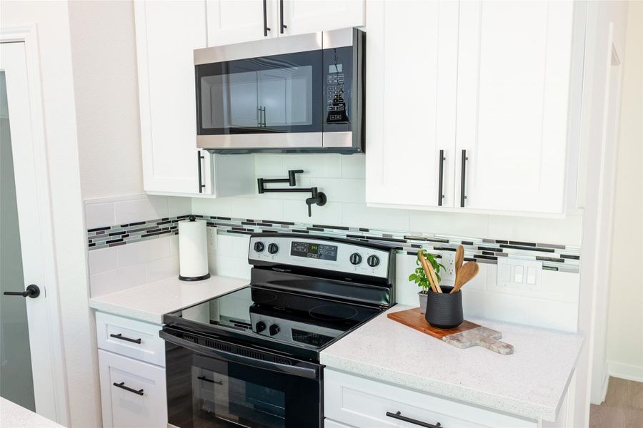 Furnished interior view inside a new home in , Conroe (Image 15).