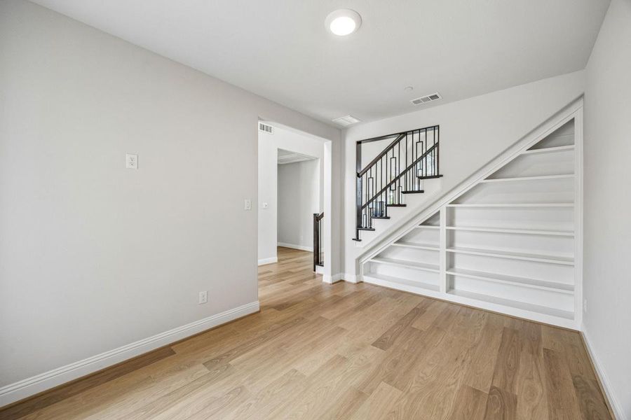 Spacious, unfurnished interior of a new home in Cedar Ridge Estates, Grand Prairie (Image 18).