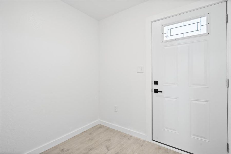 Spacious, unfurnished interior of a new home in , Itasca (Image 10).