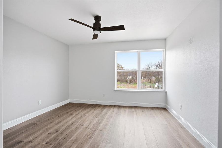 Spacious, unfurnished interior of a new home in , Granbury (Image 28).