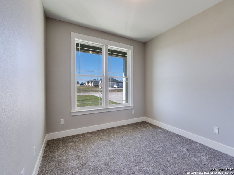 Spacious, unfurnished interior of a new home in Las Palomas Country Club Estates, La Vernia (Image 16).