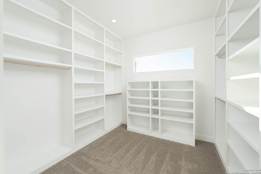 Spacious, unfurnished interior of a new home in , San Antonio (Image 32).