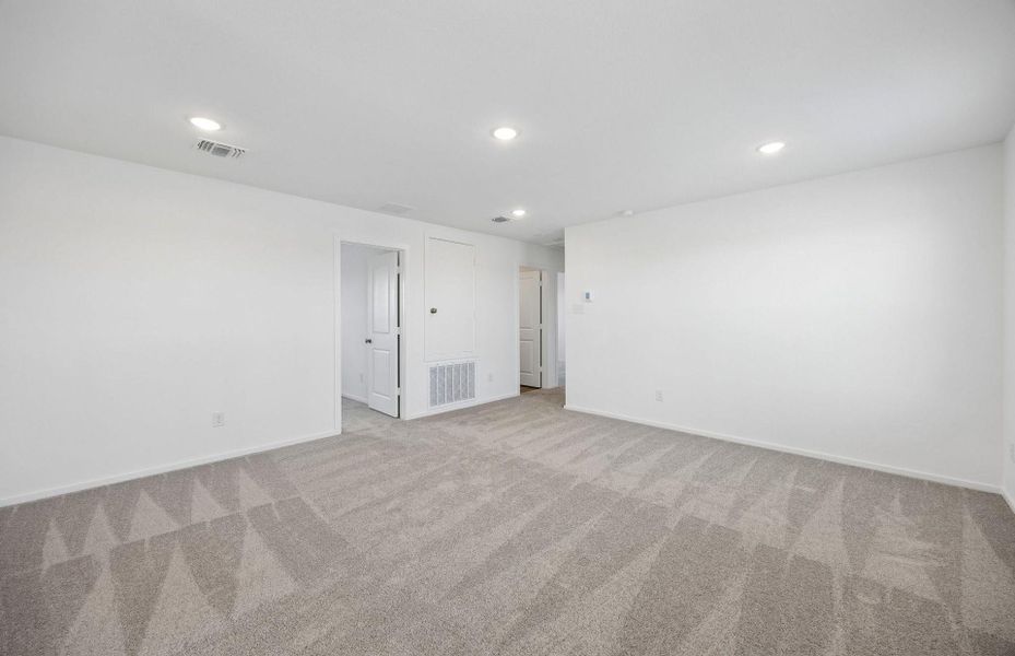 Spacious, unfurnished interior of a new home in Stokesbury, Waller (Image 19).