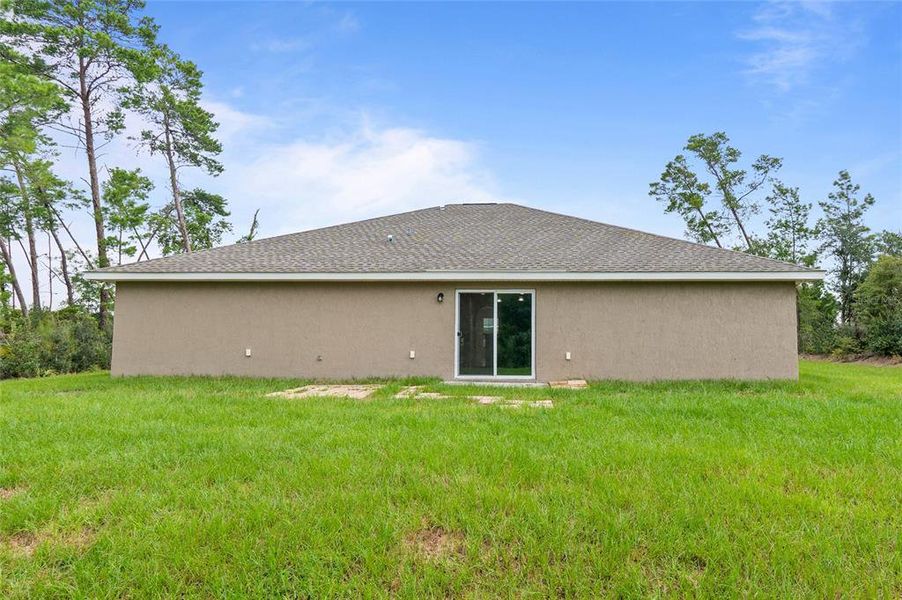 Exterior details and patio area of a home in Marion Oaks, Ocala (Image 10).