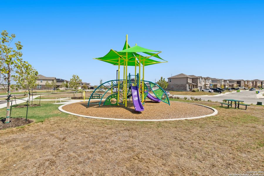 Community amenities in Cinco Lakes, San Antonio (Image 20). Community amenities in Cinco Lakes, San Antonio (Image 20).