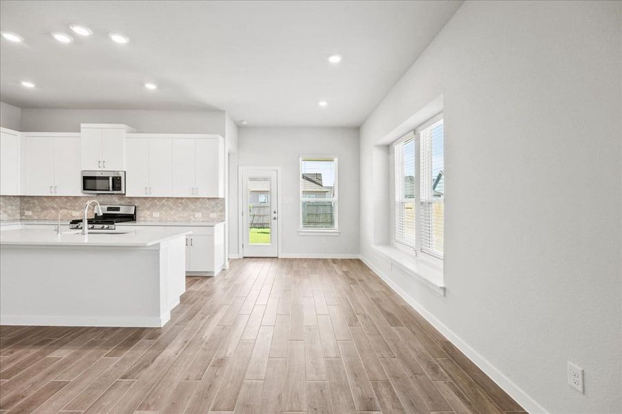 Spacious, unfurnished interior of a new home in Trace, San Marcos (Image 26).