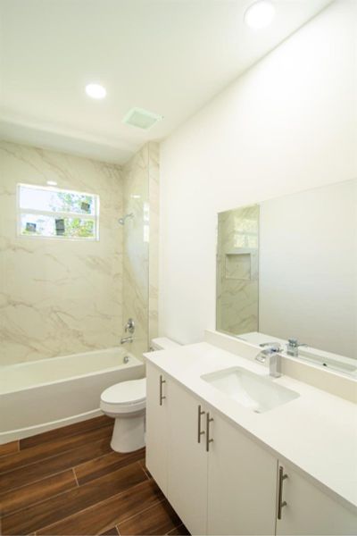 Master Bathroom Master Bathroom
