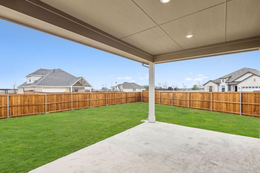 Exterior details and patio area of a home in Dove Hollow, Waxahachie (Image 3).