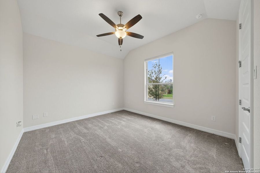 Spacious, unfurnished interior of a new home in Cibolo Crossing, Universal City (Image 20).