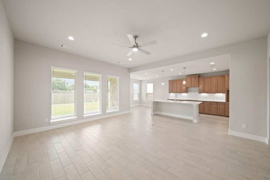Spacious, unfurnished interior of a new home in Morton Creek Ranch, Katy (Image 24).