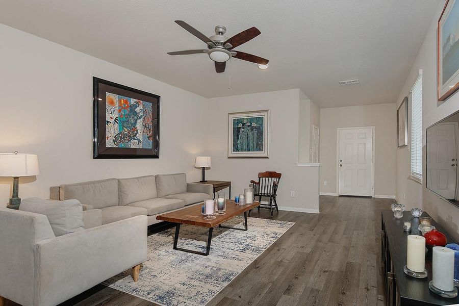 Furnished interior view inside a new home in River's Edge, Conroe (Image 14). Furnished interior view inside a new home in River's Edge, Conroe (Image 14).